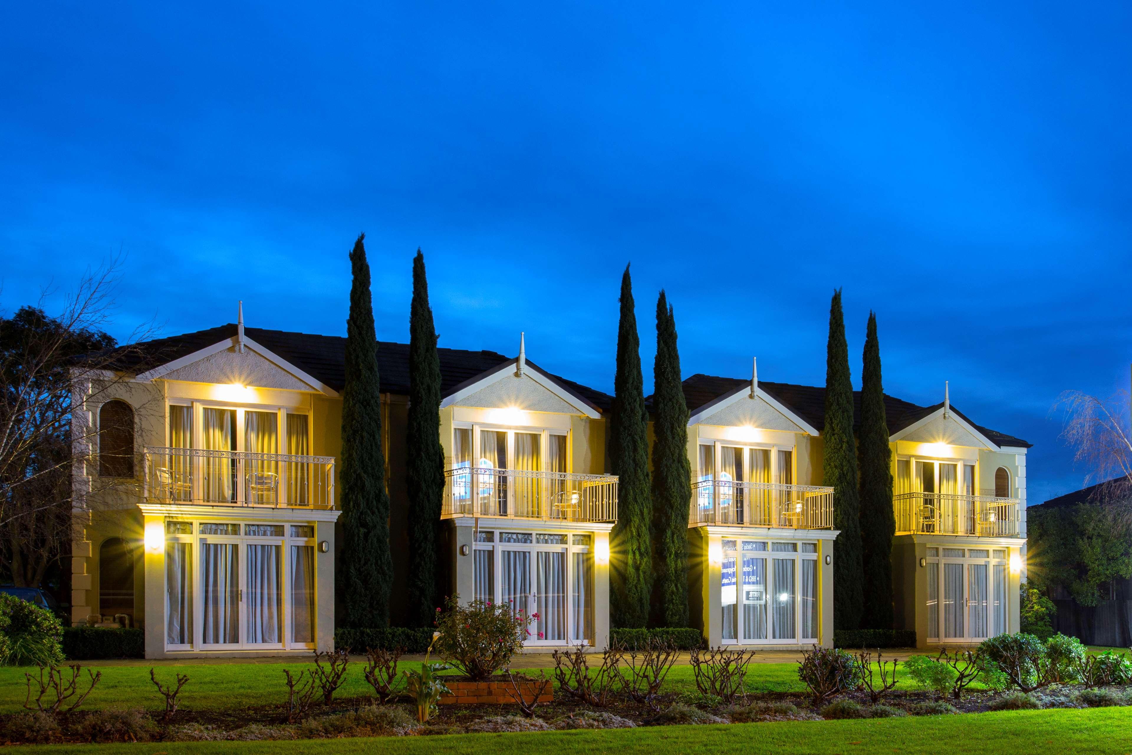 Best Western Colonial Village Motel วอร์นามบูล ภายนอก รูปภาพ